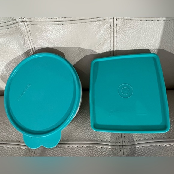 Vintage/unused Tupperware lunch repeatable 1405-24 and 670-30 aqua lids - Picture 1 of 4